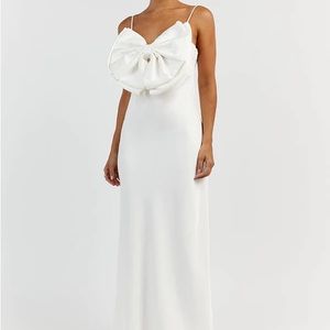 DISSH AISLE WHITE FRONT BOW MIDI DRESS